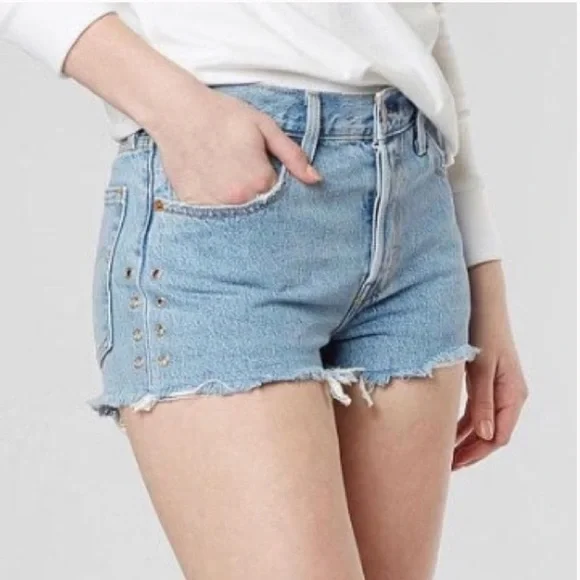 Levi's 501 Women's Size 26 Park Life Grommets Light Wash Jean Shorts - Picture 2 of 14